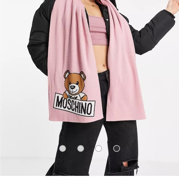 Moschino Teddy Scarf - Picture 4 of 5